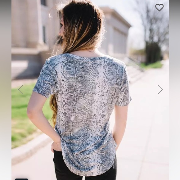 White Crow Snake Skin Print V Neck - Picture 2 of 5